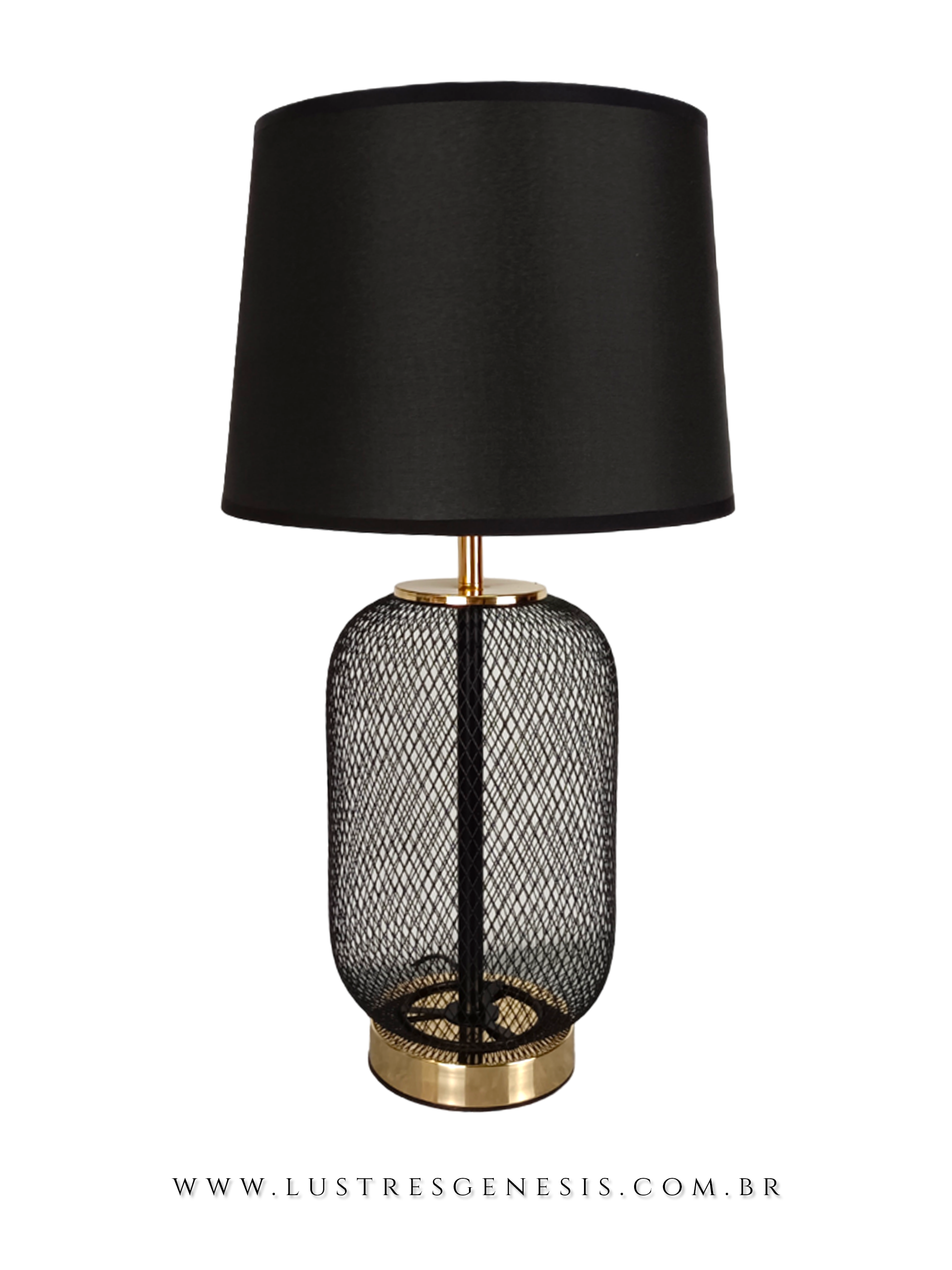 Lumin&aacute;ria de mesa Ravena com c&uacute;pula preta e base em metal dourado, ideal para cabeceira de cama, quartos e salas.